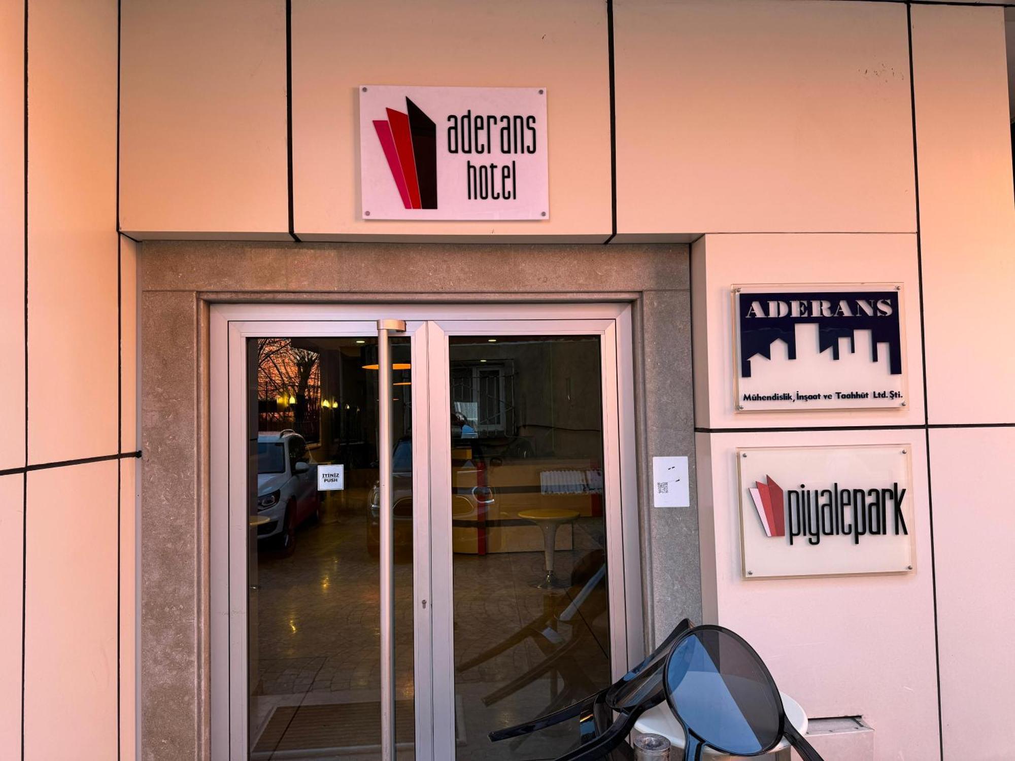Aderans Hotel — Photos 1